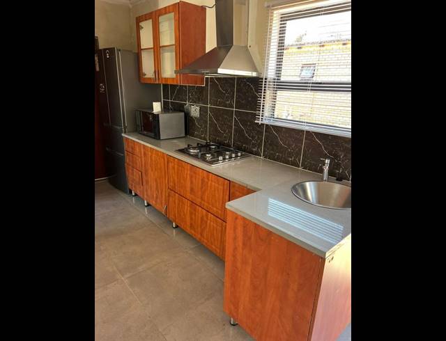 14 BEDROOM HOUSE FOR SALE IN LOMBARDY EAST